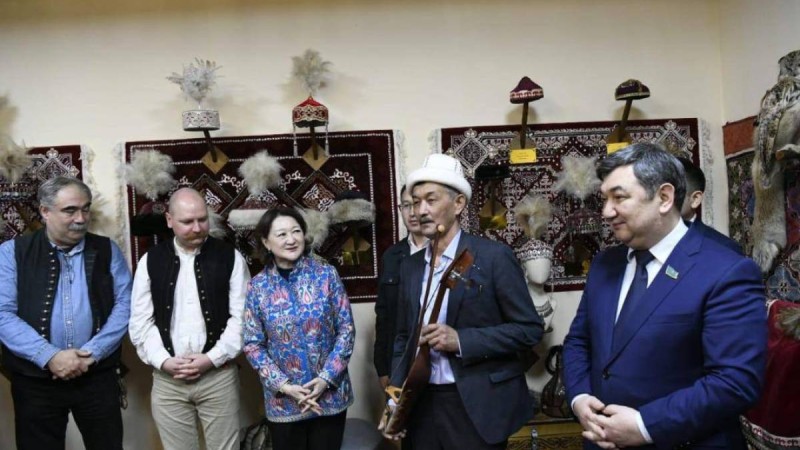 Астанада түркі халықтарының музыкалық аспаптары қойылған экспозиция ашылды