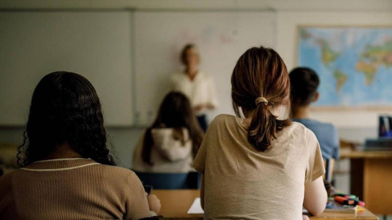 "Жағдайды ушықтырып барады": Физика, химия, биологияны біріктіріп оқыту керек пе?