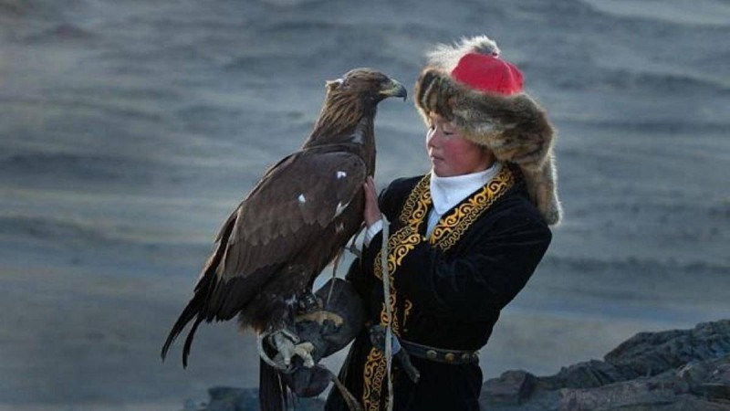 Сүйінші, ағайын! Әлемге әйгілі бүркітші қыз Айшолпан тұрмысқа шықты (ФОТО)