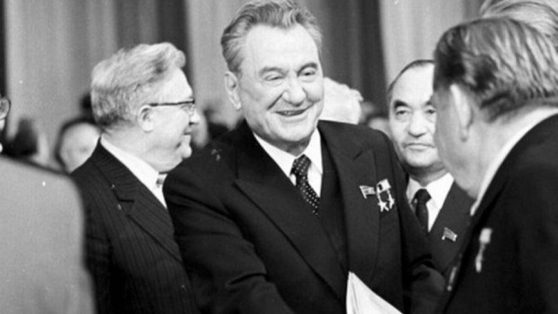 Назарбаевты ұлым деп атаған: Дінмұхамед Қонаев туралы ел естімеген деректер