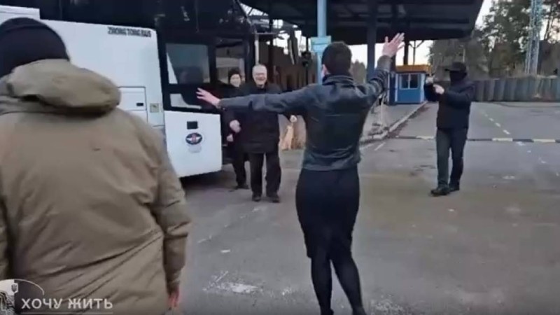 Лукашенко Трамптың өтінішімен 120-дан астам саяси тұтқынды босатты