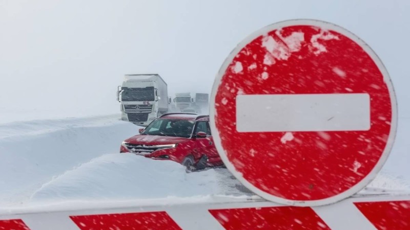 Астанадан шығатын барлық жол жабылды: полиция жүргізушілерге үндеу жасады