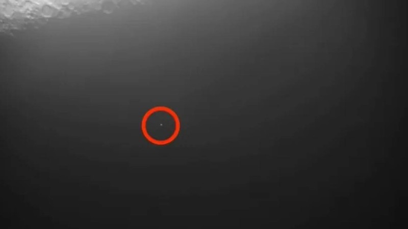 Айға белгісіз нысанның соғылған сәті видеоға түсіп қалды