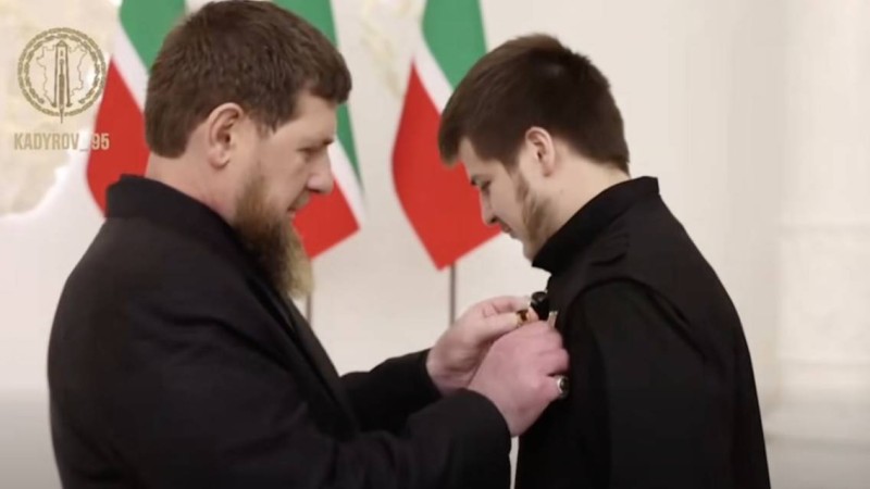 Қарыров ұлы Адам Қадыровты марапаттады