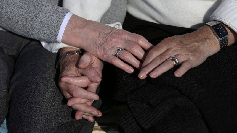 "Нұрғали атамыздан асып түсті": Алматыда 85 жастағы қария шаңырақ көтерді (ВИДЕО)