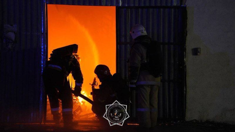 Алматыда қойма өртенді