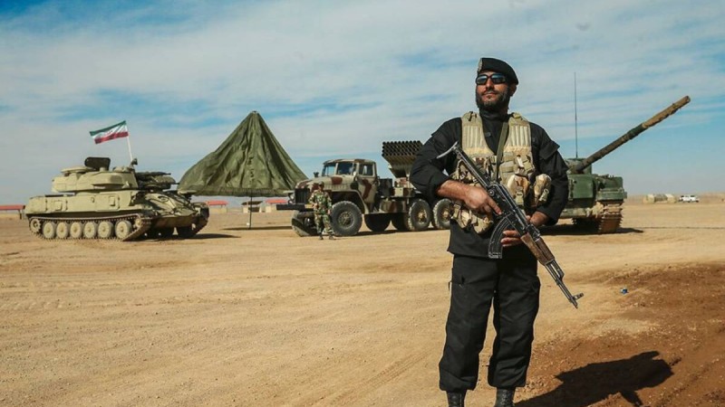 Иран әуе кеңістігін жауып, әскерін толық жауынгерлік дайындыққа келтірді