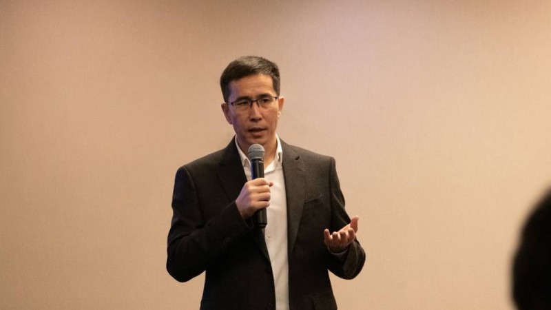 Назарбаев салған сүрлеумен кетіп барамыз: Реформа емес, ребрендинг