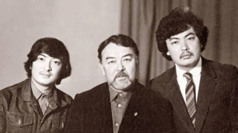 "Жүрегімді жұлып әкетіп, жастанып жүр ме екенсіңдер?" – Асанәлі Әшімов