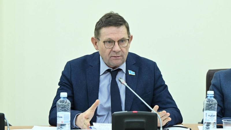 Сергей Пономарев: Конституцияда «Таза Қазақстанды» бекіту арқылы болашақ ұрпақ алдында жауапкершілік танытамыз