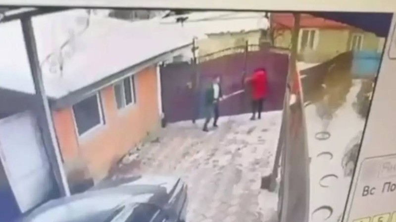 Қаскелеңде ер адам әйелі мен енесін таяқтың астына алды