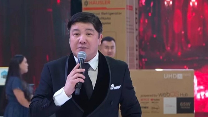 "Қазір жастарға бірдеңе дейтін жағдайда емеспін": Тұрсынбек Қабатов тойда тілек айтамын деп абдырап қалды (ВИДЕО)