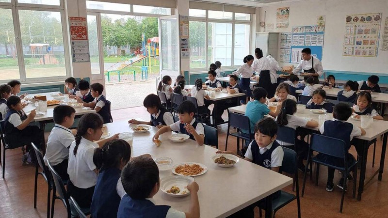 Оқушылардың асы маскүнемдердің қолында: Бурабайдағы мектеп директоры қызметінен қуылды