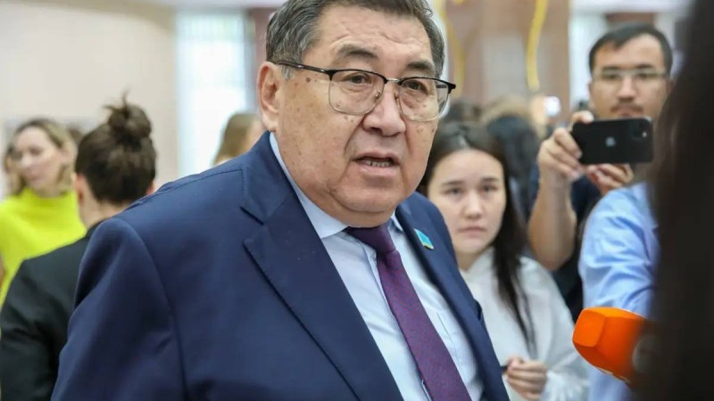 "Басқа бәле тілден, желікпе псевдо-патриоттар, әлдебір сыртқы қауіп, әлеуметтік желілердегі дабыра - Ермұрат Бапи не айтқысы келді?