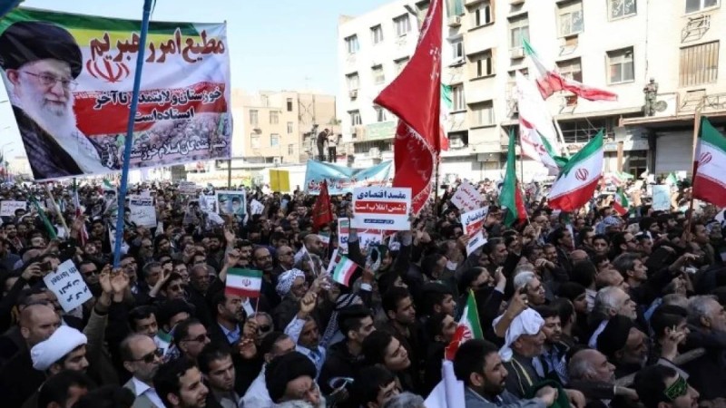 АҚШ өз азаматтарын Ираннан дереу шығып кетуге шақырды