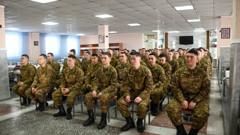 Отардағы әскери бөлімде сарбаз соққыға жығылды