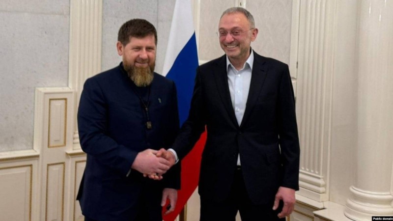 Путин Кремльде Қадыров пен Керимовті жеке өзі татуластырды