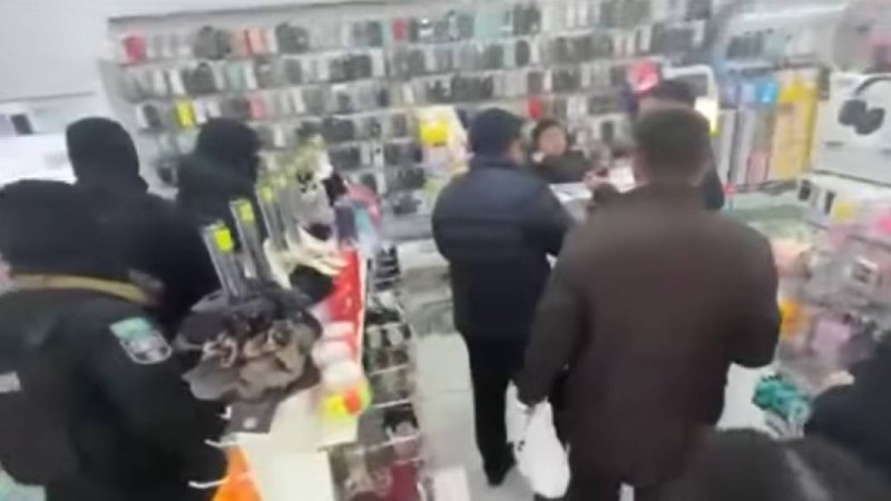 Шымкенттік сатушы клиенттердің атына жасырын түрде 3 мың SIM-карта рәсімдеген