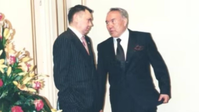 "Рахат Әлиев қайын атасы Назарбаевты биліктен кетірмек болған" – танымал саясаткер