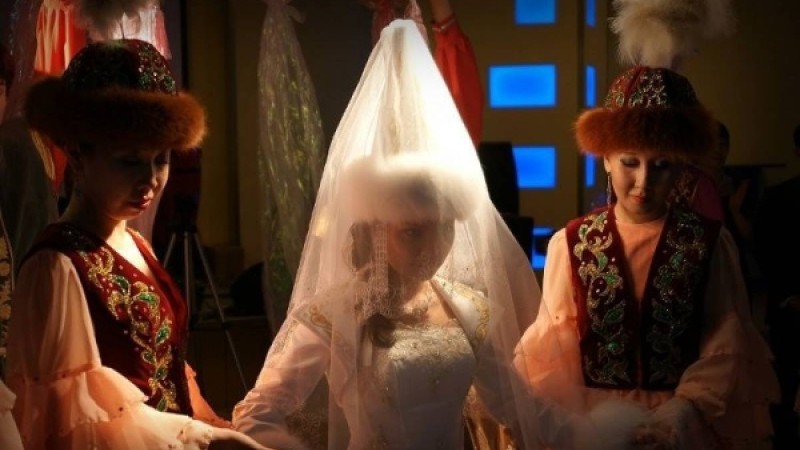 Бұл туралы көп айтылмайды: Қай уақытта қазақ келінге сәлем салдырмаған?