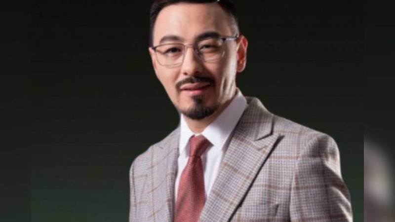 Танымал журналист Руслан Өтепбай желідегі парақшасында қуанышты хабарын айтты (ВИДЕО)