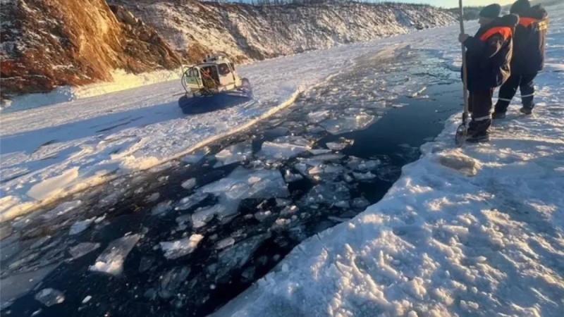 Мұз қатқан көл жарылып, Қытайдан келген 7 турист суға батып кетті