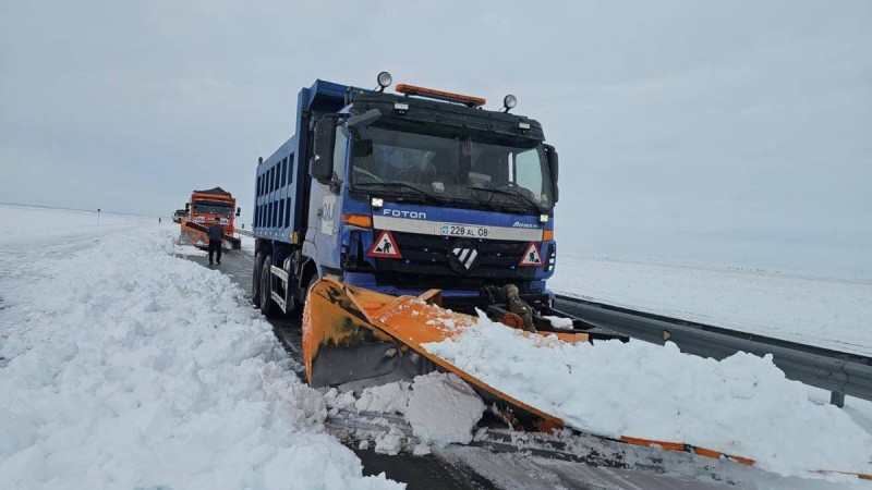 ШҚО-да жолды тазалау жұмыстарынан кейін жол қызметінің маманы қаза тапты