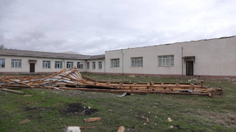 Мектептер мен үйлер зақымданды: Қазақстанның оңтүстігінде ТЖ режимі жарияланды