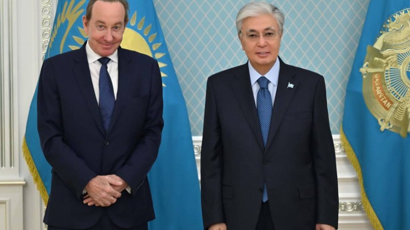 Президент Питер Фостерді қабылдады