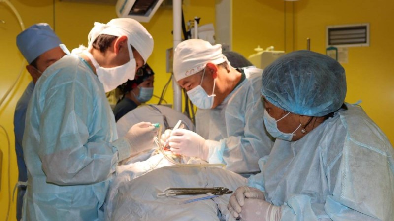 Алматыда жасөспірімнің жамбас-сан буыны толық ауыстырылды