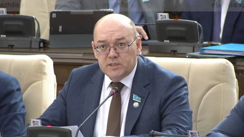 Эпштейннің ісі: депутаттар Мәсімов пен Келімбетовтің атышулы миллиардермен байланысын тексеруді талап етті