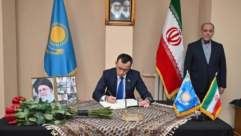 Мәулен Әшімбаев Иранның Қазақстандағы Елшілігіне барды