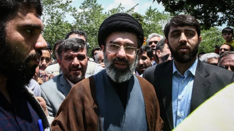 Хаменейдің ұлына шабуыл жасалды: Моджтаба жараланғаны белгілі болды