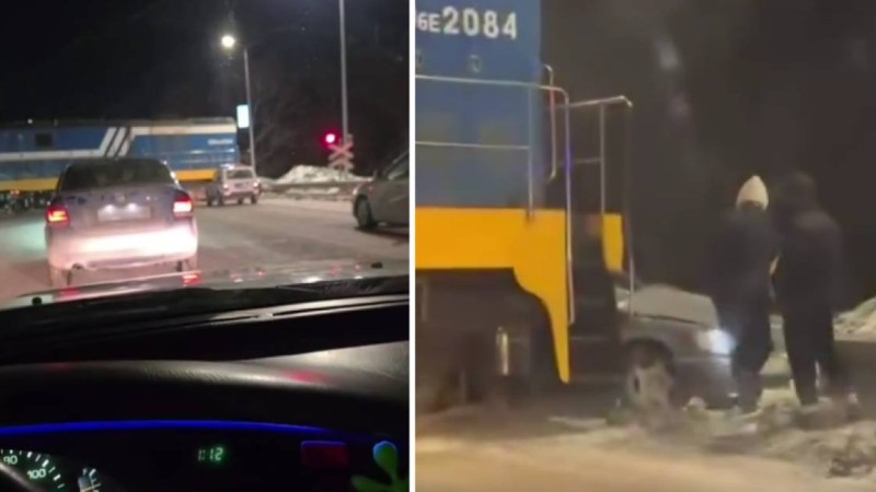 Семейде локомотив жеңіл көлікті теміржол бойымен сүйреп кетті