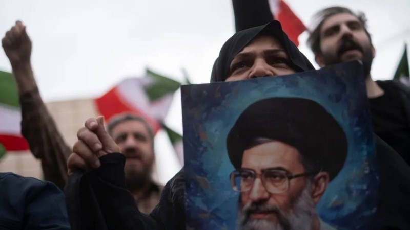 Әли Хаменейдің әйелі АҚШ пен Израиль шабуылынан аман қалған