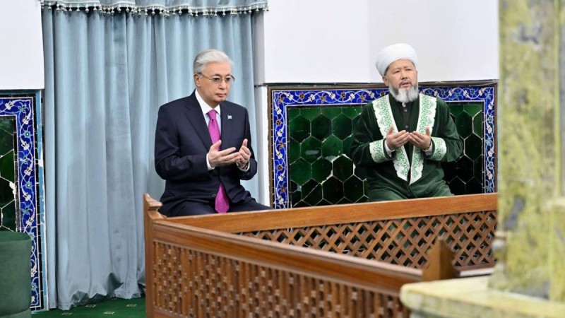 Президент Қожа Ахмет Ясауи кесенесіне зиярат етті