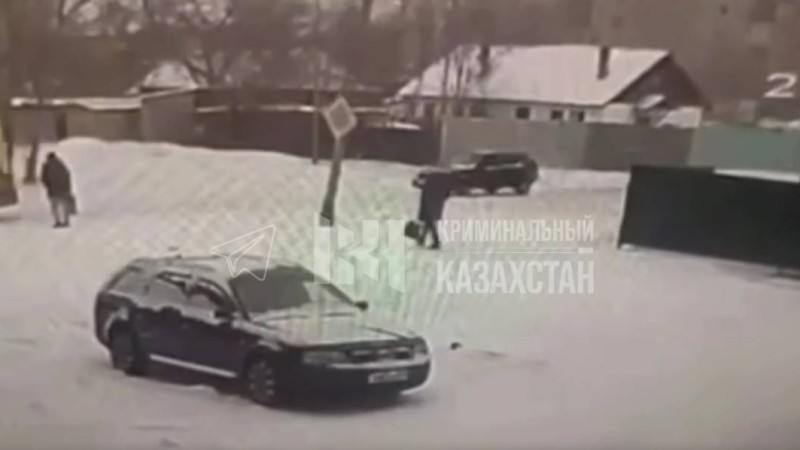 Қарағандыда әйелдің үстіне баған құлап, қайтыс болды