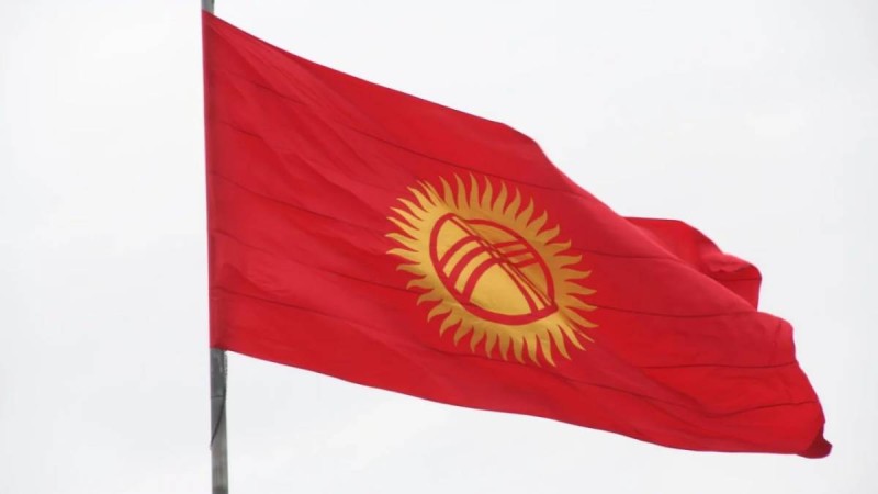 Қырғызстан ІІМ басшысына темекі шеккені үшін айыппұл салынды