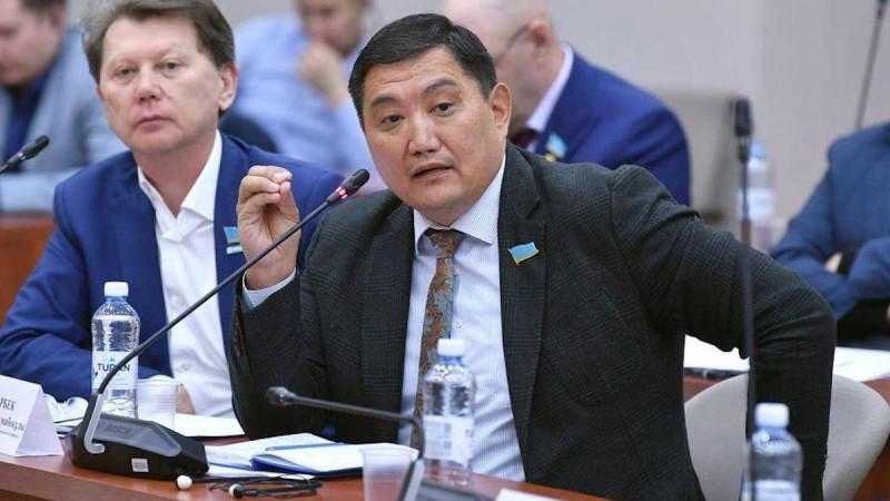 "Мұндай "мажорлардың" заманы өтті": Бақытжан Базарбек Алматыдағы жол апаты туралы айтты