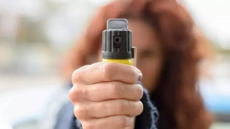 Өскеменде мектеп оқушысы автобус ішінде бұрыш баллонын шашып жіберді