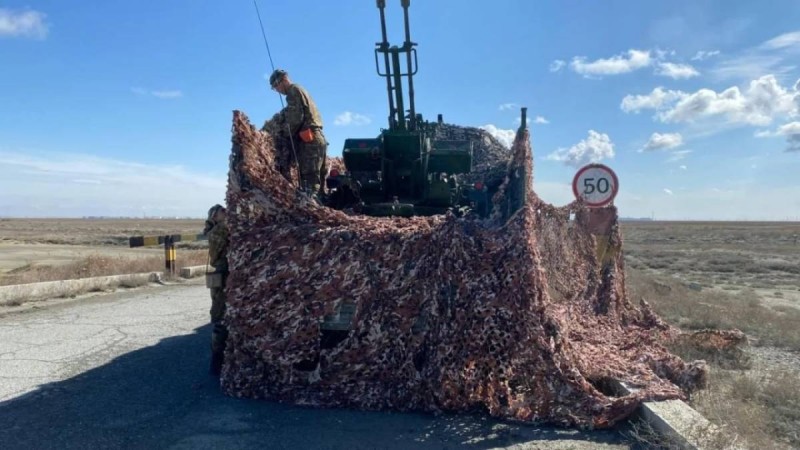 Атыраудағы ірі мұнай кен орны маңында әскери техника пайда болды