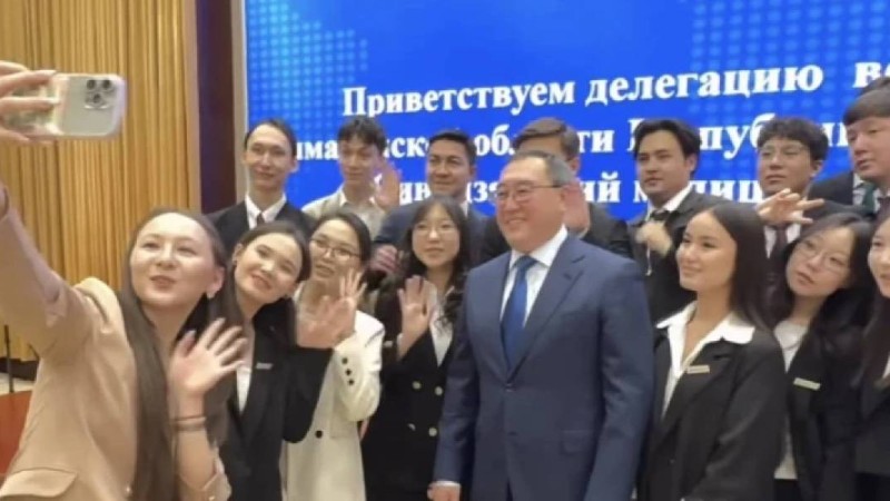 Сұлтанғазиев Қытайға сапарында өзін Қазақстан президенті сезініп жүр ме?