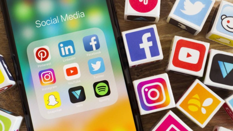 Сауалнама: Қазақстандықтар әлеуметтік желіні және қазақ тілін таңдайды