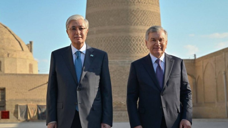 Шавкат Мирзиёев Қасым-Жомарт Тоқаевқа бірқатар тарихи құжатты тапсырды