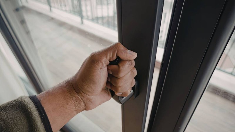 Алтыншы қабаттан құлап кеткен 5 жасар бала көз жұмды