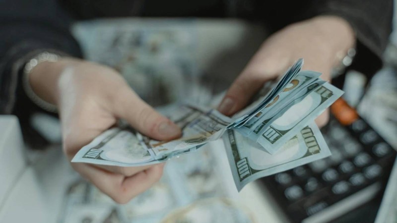 Зейнетақыны мерзімінен бұрын шешу: МВҚ мен ЭЫДҰ неге бұл шешімге қарсы болды?