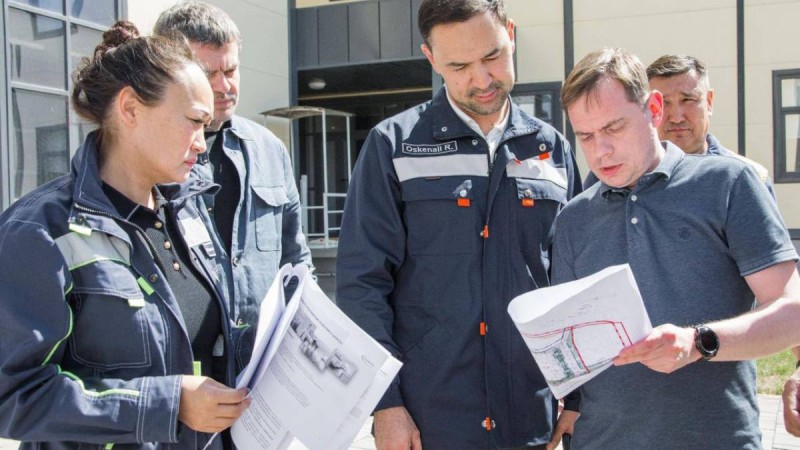 Қазақмыс Ұлытауға инвестиция салуда: Руслан Өскенәлі әлеуметтік нысандар құрылысының барысын тексерді
