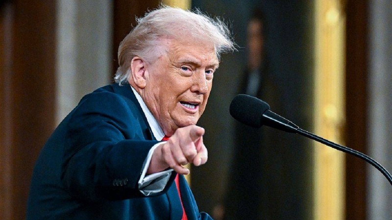 "1000 зымыран Иранға бағытталды": Трамп Тегеранға жойқын соққы жасайтынын ескертті