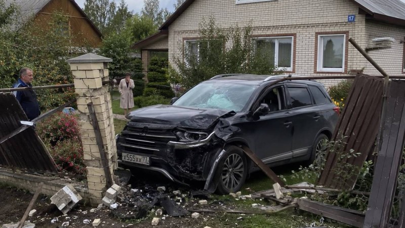 Алматы облысында көлік үйдің ауласына кіріп кетіп, екі әйелді қағып кетті