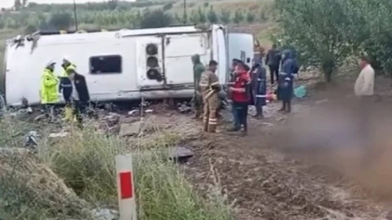 Мектеп автобусы апатқа ұшырап, 20 оқушы мерт болды